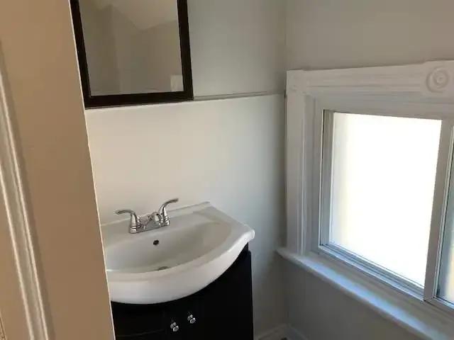 For Rent 1.5 Bedroom Apartment Barrie ON DS102203919