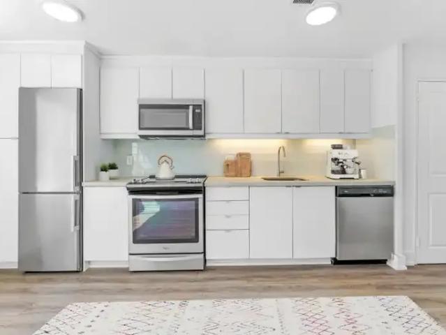 For Rent 1.5 Bedroom Apartment East York ON DS99409973