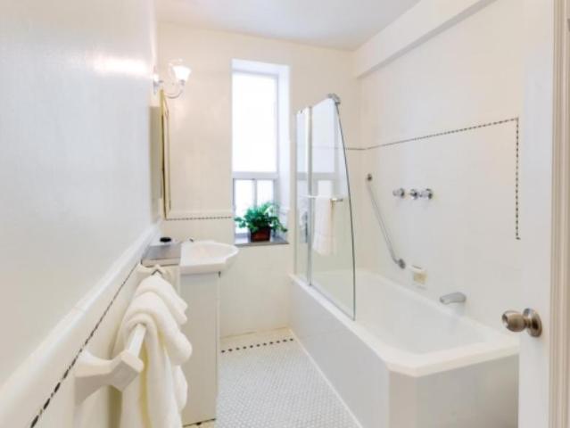 For Rent 20 Bedroom Shared Living/roommate Toronto Toronto DS90563953