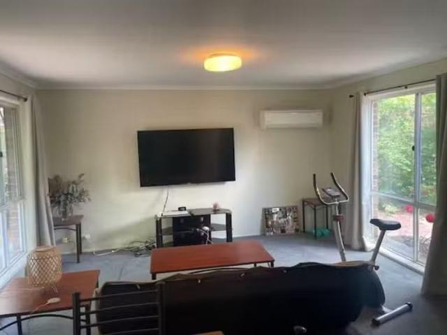 Just in! 25 Ringrose Crescent, ISAACS House for rent Listed b.