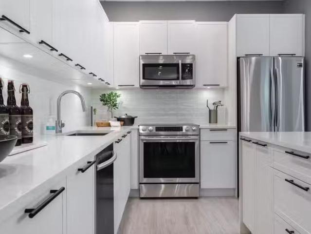 Cheap 2 BA 2 Bedroom Equinox