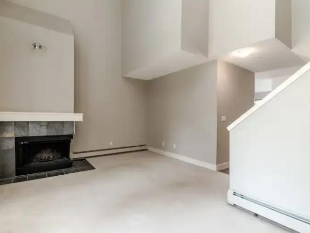For Rent 2 Bedroom Condo Calgary AB DS102434427