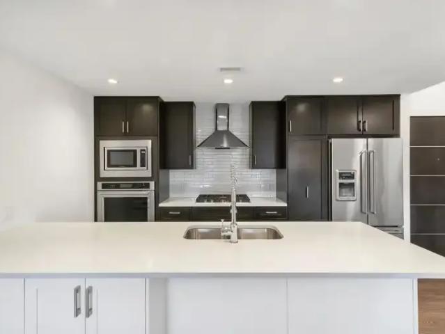 For Rent 2 Bedroom Condo Calgary AB DS102629432