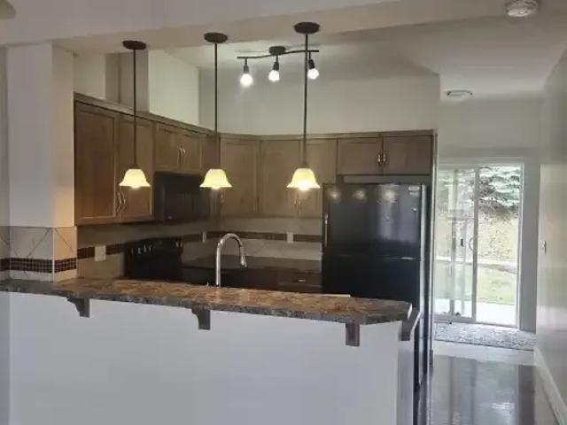 For Rent 2 Bedroom Condo Calgary AB DS102701334