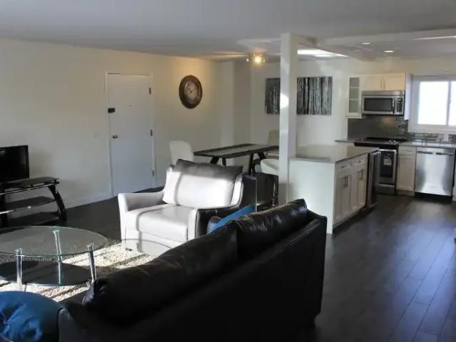 For Rent 2 Bedroom Condo Calgary AB DS102714967