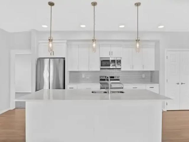 For Rent 2 Bedroom Condo Calgary AB DS103151914