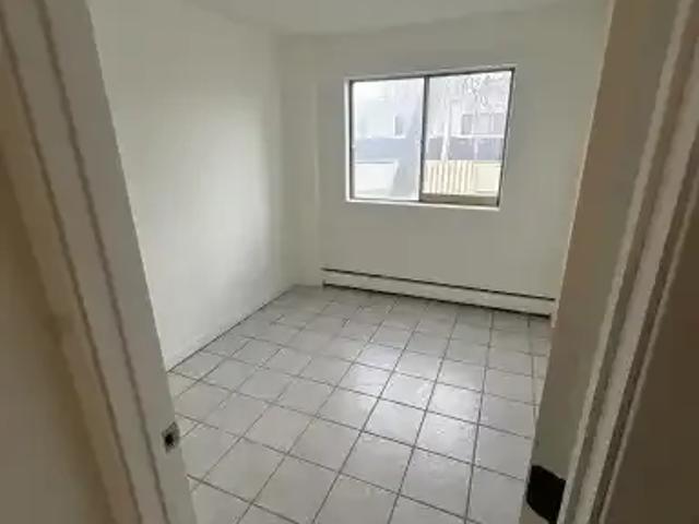 For Rent 2 Bedroom Condo Calgary AB DS104179475