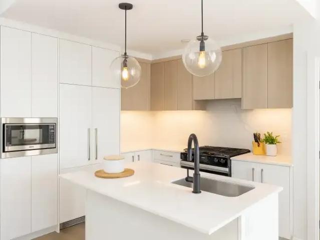 For Rent 2 Bedroom Condo Calgary AB DS104106501