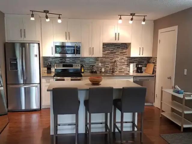 For Rent 2 Bedroom Condo Calgary AB DS104224785
