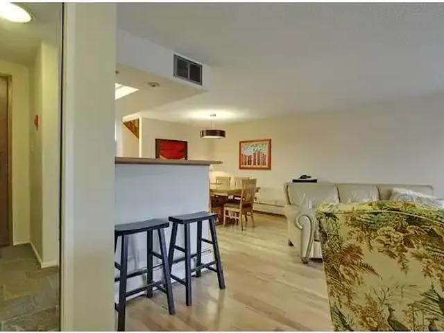 For Rent 2 Bedroom Condo Calgary AB DS104940747