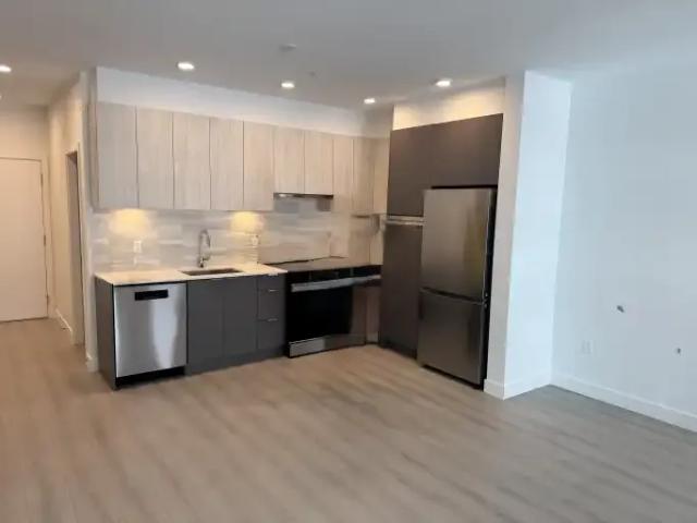 For Rent 2 Bedroom Condo Delta BC DS101042562