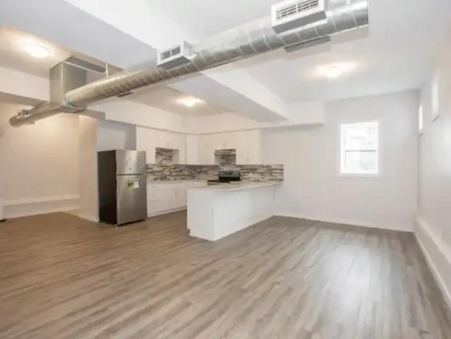For Rent 2 Bedroom Condo Hamilton ON DS102846402