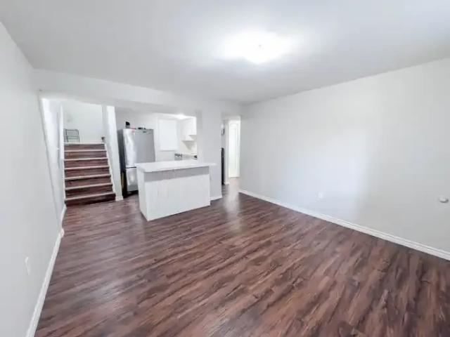 For Rent 2 Bedroom Condo Hamilton ON DS102846418