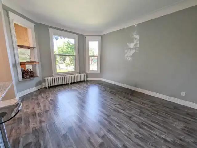For Rent 2 Bedroom Condo Hamilton ON DS102846385