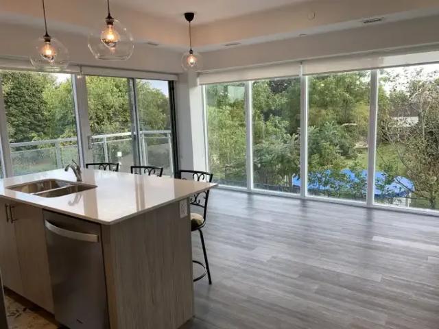 For Rent 2 Bedroom Condo Hamilton ON DS103542211