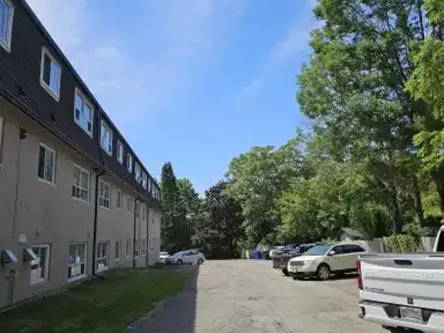 For Rent 2 Bedroom Condo St. Catharines ON DS103652804