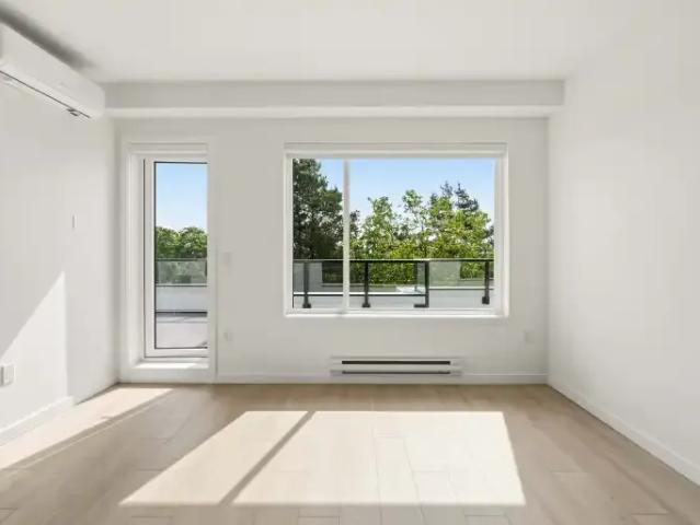 For Rent 2 Bedroom Condo Surrey BC DLS102629455
