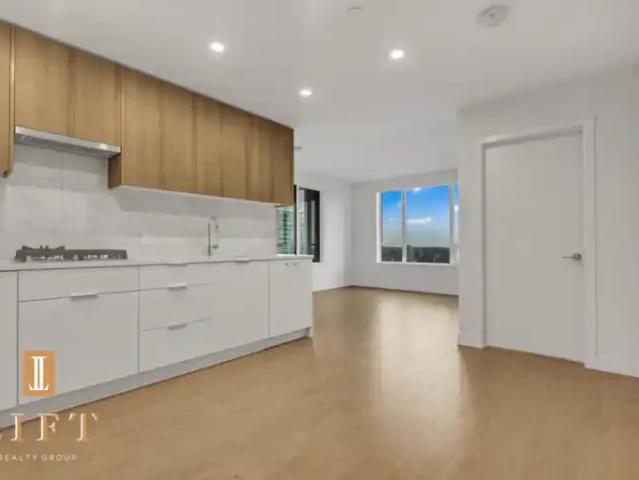 For Rent 2 Bedroom Condo Surrey BC DS102845977
