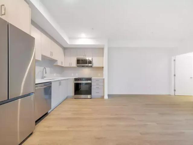 For Rent 2 Bedroom Condo Surrey BC DS102914734