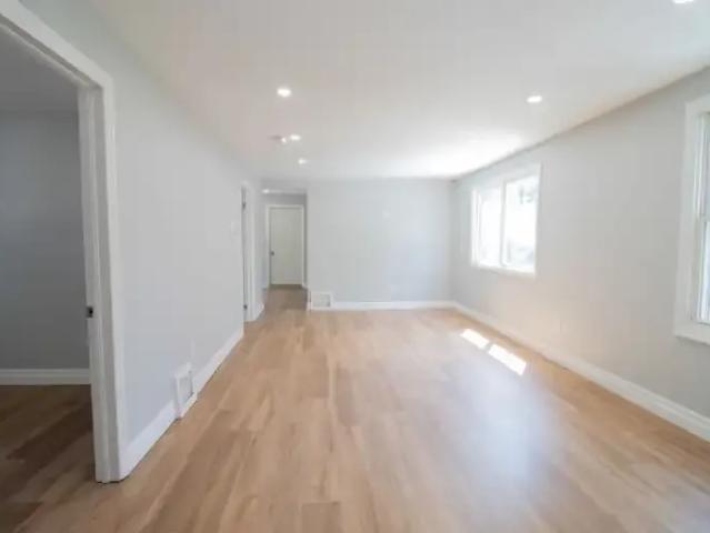 For Rent 2 Bedroom Condo Welland ON DS102846423