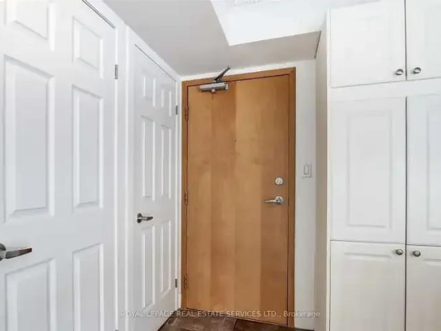 For Rent 2 Bedroom Condo Toronto ON DS103179082