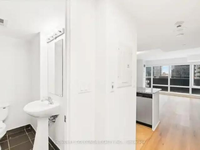 For Rent 2 Bedroom Condo Toronto ON DS104224419