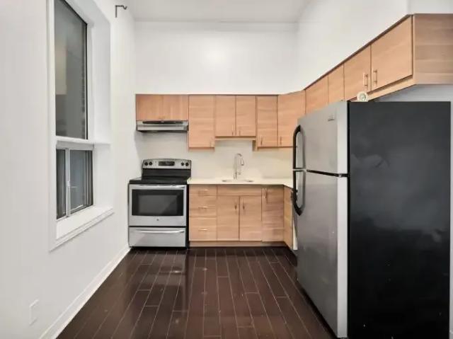 For Rent 2 Bedroom Condo Toronto ON DS105100532
