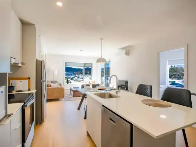 For Rent 2 Bedroom Apartment Mont QC DS104711094