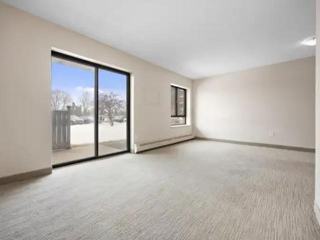 For Rent 2 Bedroom Apartment Brantford ON DS103118663