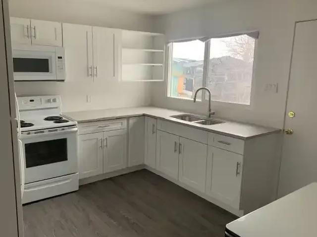 For Rent 2 Bedroom Apartment Cranbrook BC DLS100488255