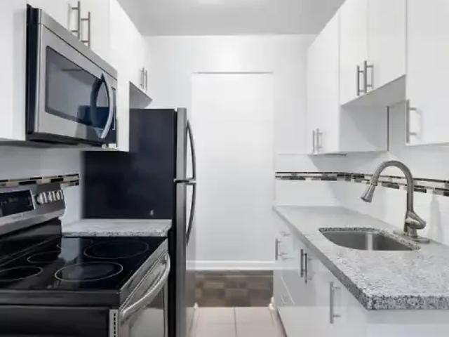 For Rent 2 Bedroom Apartment East York ON DS103337628