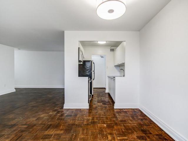 For Rent 2 Bedroom Apartment East York ON DS90143034
