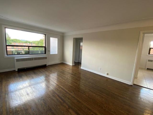 For Rent 2 Bedroom Apartment Hamilton ON DS97744253