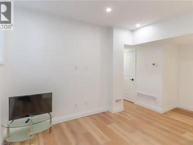 For Rent 2 Bedroom Apartment Kitchener ON DS105135710
