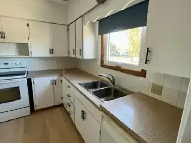 For Rent 2 Bedroom Apartment Redcliff AB DLS102952094