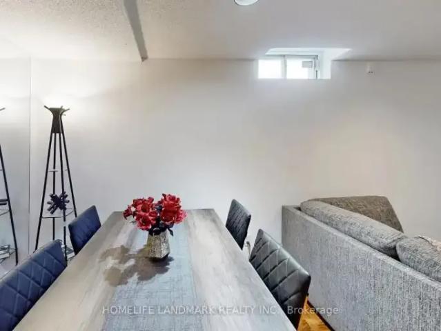 For Rent 2 Bedroom Apartment Richmond Hill ON DS104941115