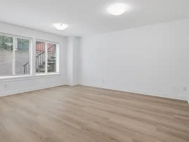 For Rent 2 Bedroom Apartment Surrey BC DS102339072