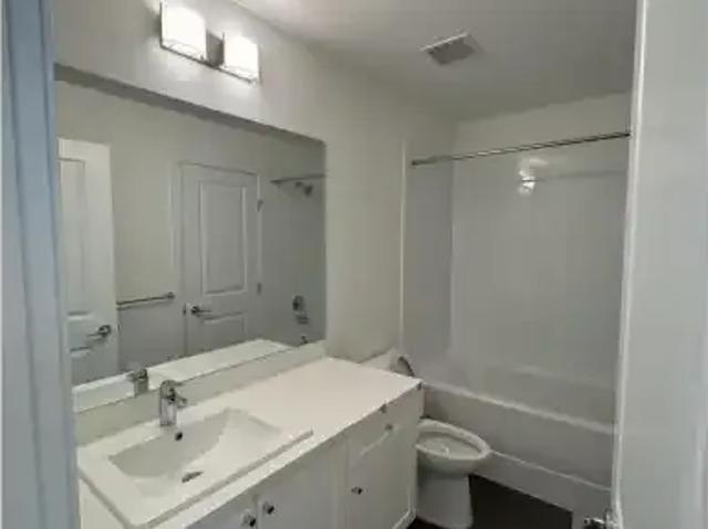 For Rent 2 Bedroom Apartment Surrey BC DS102847453
