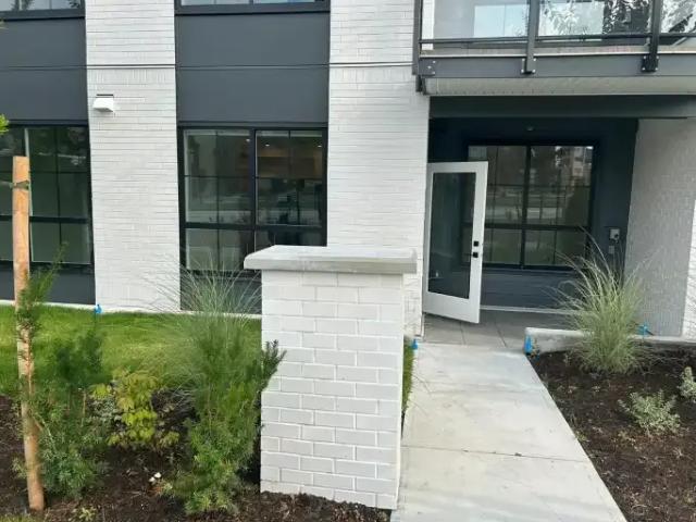 For Rent 2 Bedroom Apartment Surrey BC DS104681939