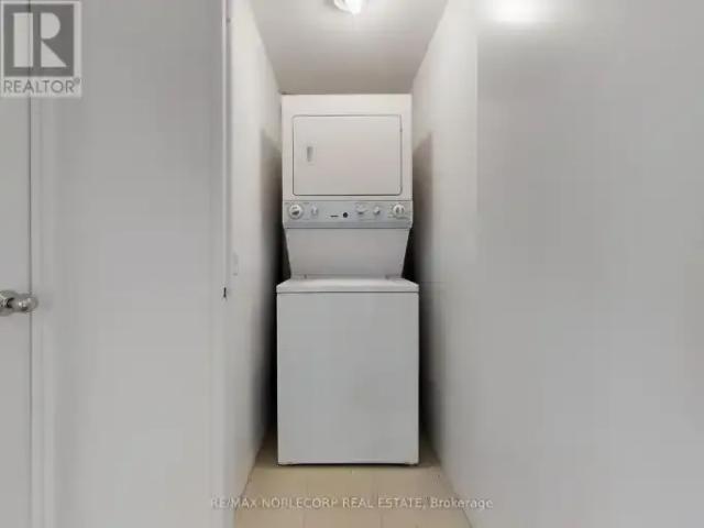 For Rent 2 Bedroom Apartment Vaughan ON DS103012068