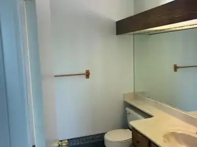 For Rent 2 Bedroom Apartment Vaughan ON DS105072056