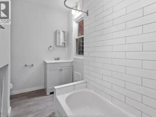 For Rent 2 Bedroom Apartment Windsor ON DS103695349