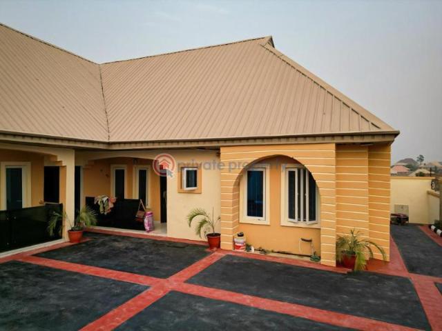 For rent: 2 bedroom Block Of Flats Asunle Off Kasumu Road Akala Express Ibadan Oyo PID: 5PBLDE | Private Property Nigeria