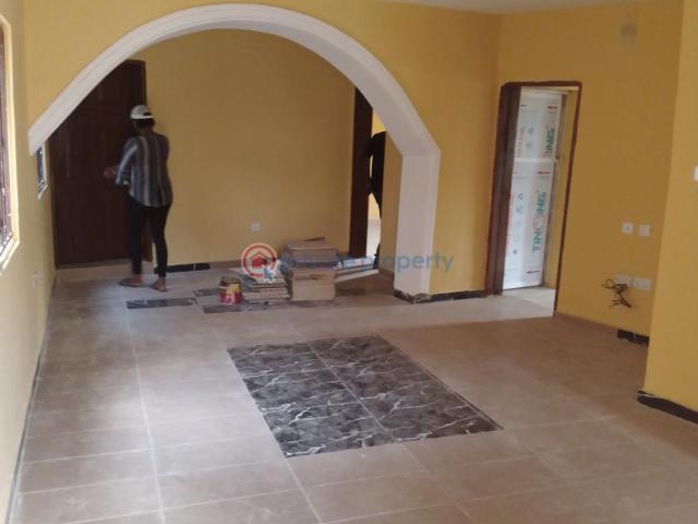 For rent: 2 bedroom Block Of Flats Brikisi Estate Onike Yaba Lagos PID: 2PBSBR | Private Property Nigeria