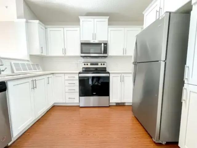 For Rent 2 Bedroom House Calgary AB DS103594427