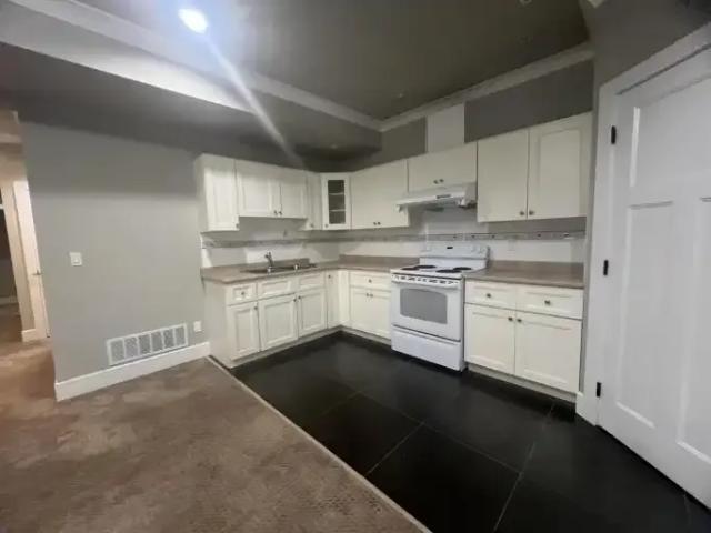 For Rent 2 Bedroom House Surrey BC DLS102629505
