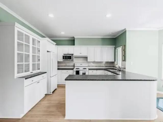 For Rent 2 Bedroom House Surrey BC DS102434509