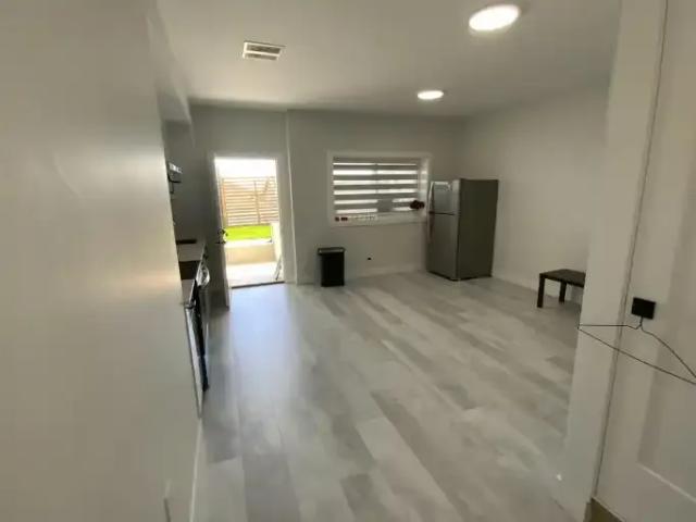 For Rent 2 Bedroom House Surrey BC DS99794671