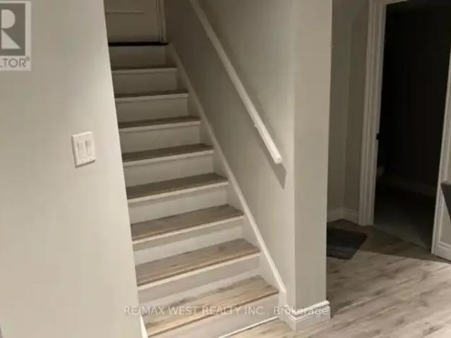 For Rent 2 Bedroom House Richmond Hill ON DS103487622