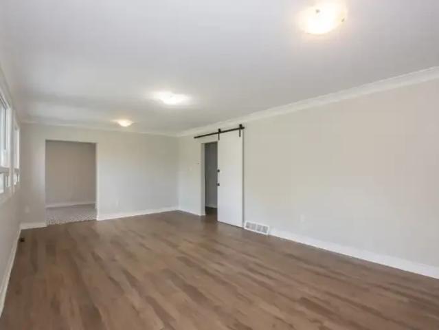 For Rent 2 Bedroom House Welland ON DS105198494